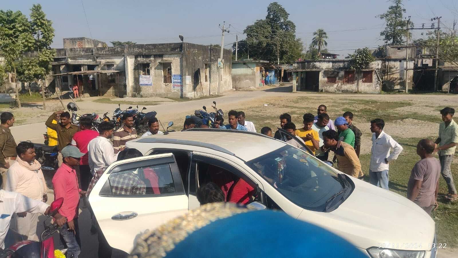 पैक्स अध्यक्ष सह मुखिया प्रतिनिधि को मारी गोली, रेफर