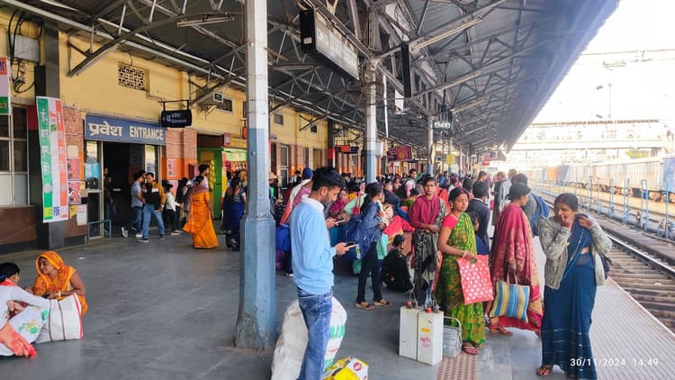 18 घंटे लेट पहुंची नई दिल्ली-मालदा स्पेशल एक्सप्रेस