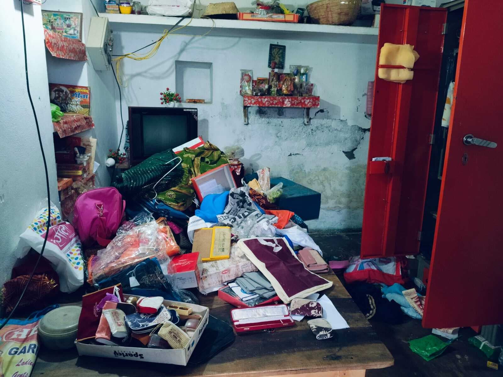 Gaya News : आमस के चंडीस्थान में बंद घर से नकदी समेत लाखों रुपये के गहने की चोरी