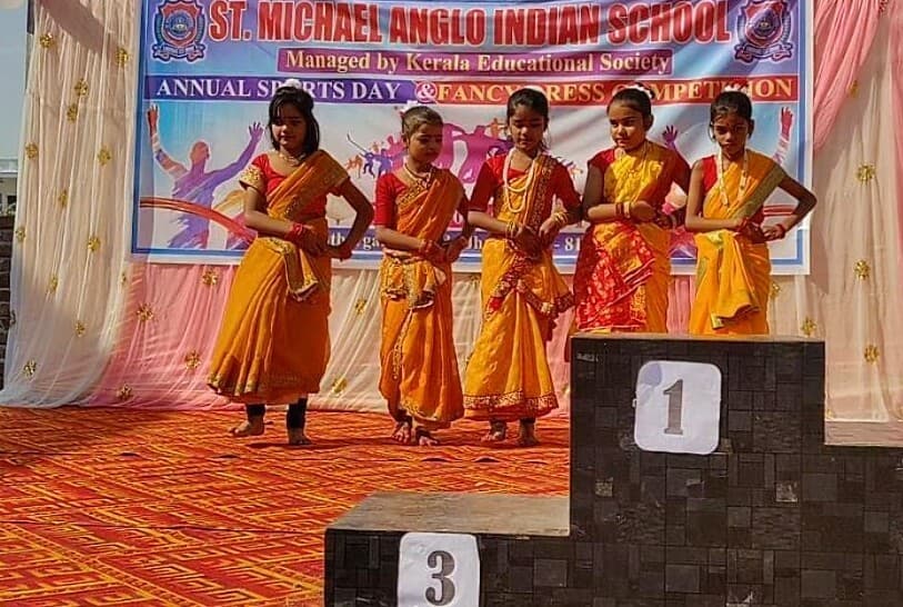 Godda News: विभिन्न पात्राें में बच्चों ने दिखायी सृजनशीलता