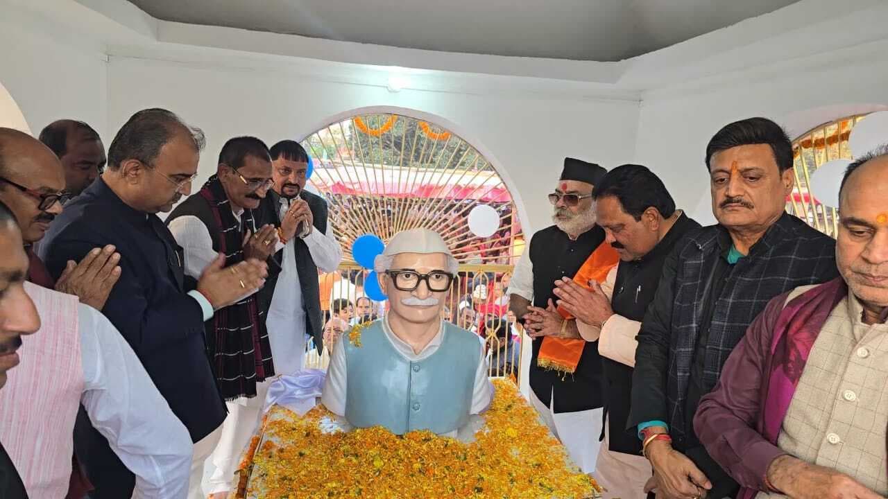 श्रीदेव झा समाज के लिए प्रेरणास्रोत: मंत्री