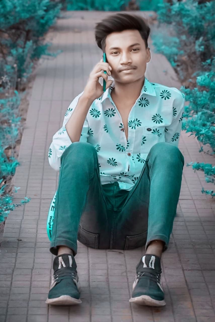 शव के साथ सड़क पर जमे ग्रामीण