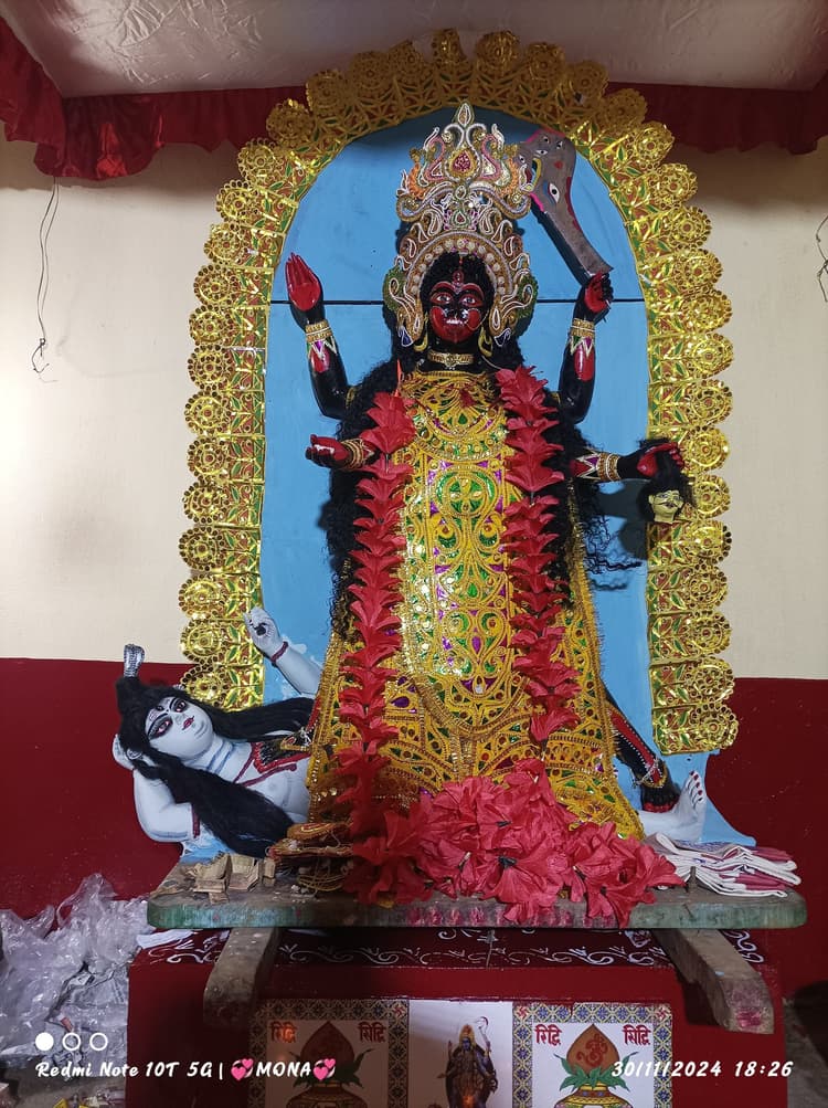 धूमधाम के साथ हुई अगहनी काली पूजा