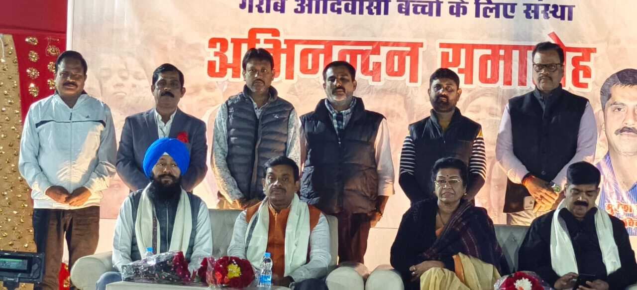 Jamshedpur news. तोते, आरके टेल्को में सम्मानित, सामाजिक काम करने वाली संगठन को सहयोग का आश्वासन