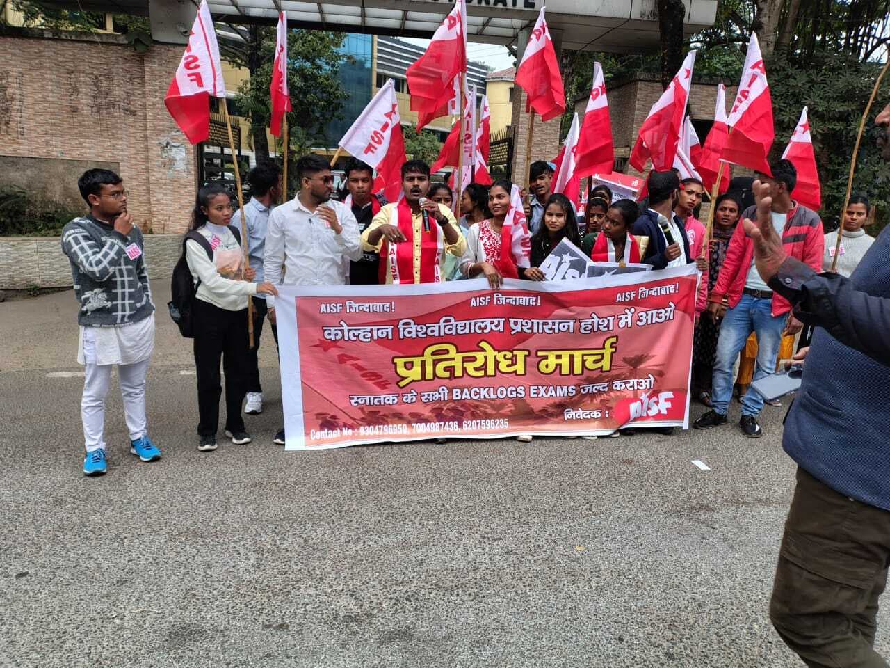 Jamshedpur news. ऑल इंडिया स्टूडेंट फेडरेशन निकला प्रतिरोध मार्च, 15 दिसंबर को परीक्षा लेने की मांग