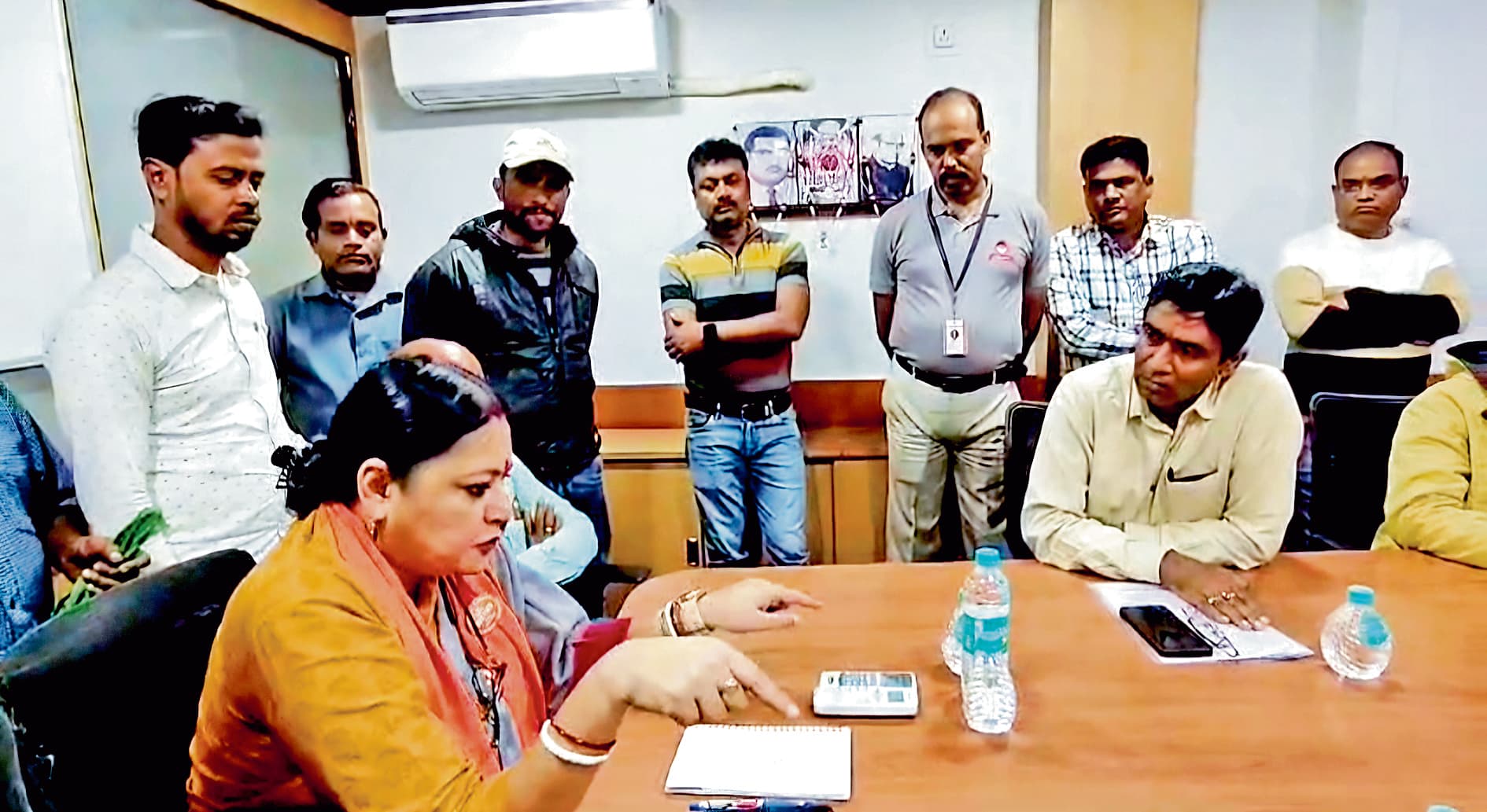 अग्निमित्रा ने विभिन्न कारखानों का लिया जायजा