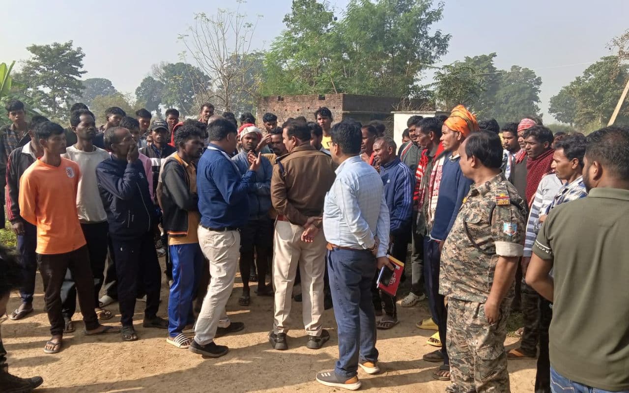 गुमला के इस बूथ पर ग्रामीणों ने किया वोट बहिष्कार, सीओ की एक न सुनी