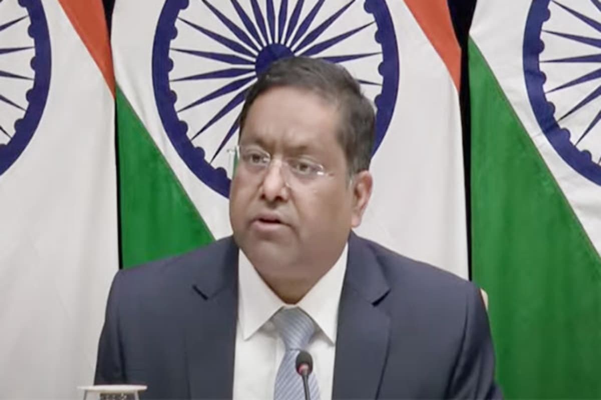 Targeting Minorities: हिंदुओं पर हमले के खिलाफ भारत सख्त, MEA की दो टूक, कहा- बांग्लादेश सरकार ले सुरक्षा की जिम्मेदारी