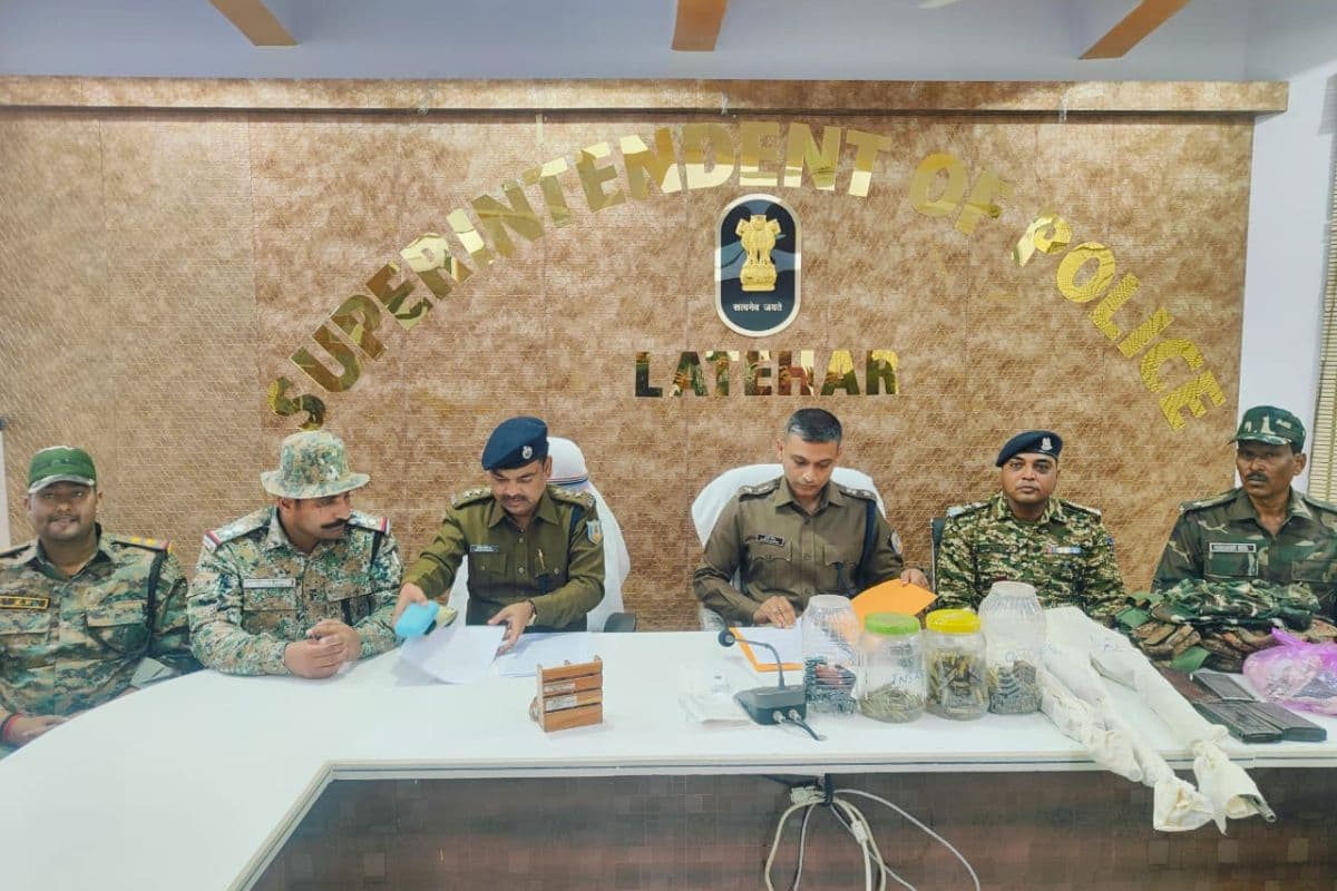 झारखंड में पुलिस-नक्सली मुठभेड़, गोलियों की तड़तड़ाहट से दहल उठा जंगल, हथियार के साथ दो अरेस्ट