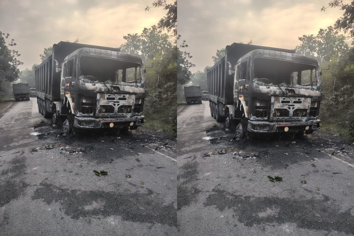 लातेहार में उग्रवादियों ने मचाया तांडव, 5 हाईवा को किया आग के हवाले, देखें वीडियो