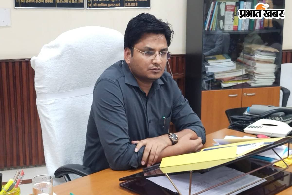 Madhubani News: दाखिल-खारिज आवेदन रिजेक्ट करने पर अफसरों की खैर नहीं, डीएम ने दी कार्रवाई की चेतावनी