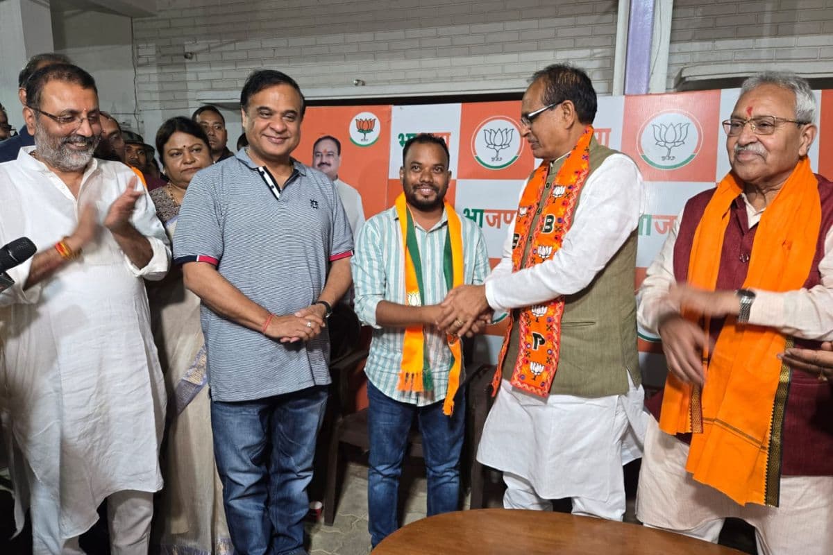 Jharkhand Election 2024: झारखंड चुनाव से पहले बीजेपी में शामिल हुए हेमंत सोरेन के बरहेट से प्रस्तावक मंडल मुर्मू