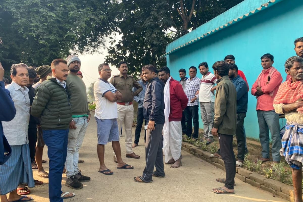 झारखंड में दिल दहला देने वाली घटना, शेयर बाजार में नुकसान से परेशान शख्स ने पत्नी-बेटे को गला दबाकर मार डाला