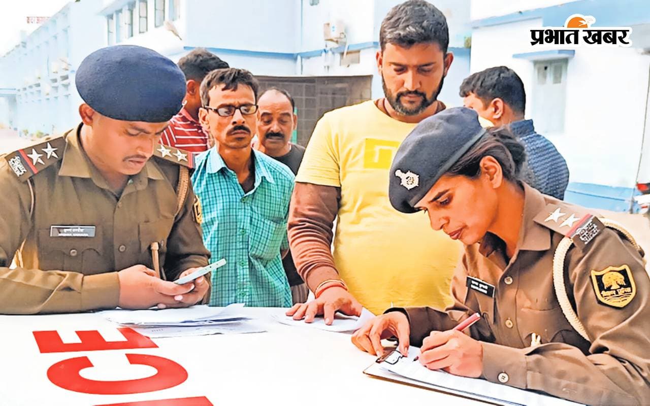 Bihar News: एक झटके में अनाथ हो गए 4 बच्चे, पति को सल्फास खाते देख पत्नी ने भी जहर खाकर की आत्महत्या