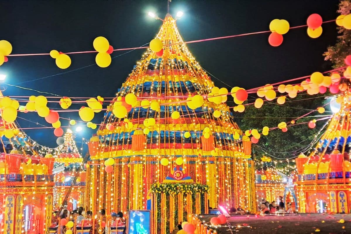 रात भर गुलजार रहा रजरप्पा का छिन्नमस्तिके मंदिर, श्रद्धालु और तांत्रिक हुए निहाल