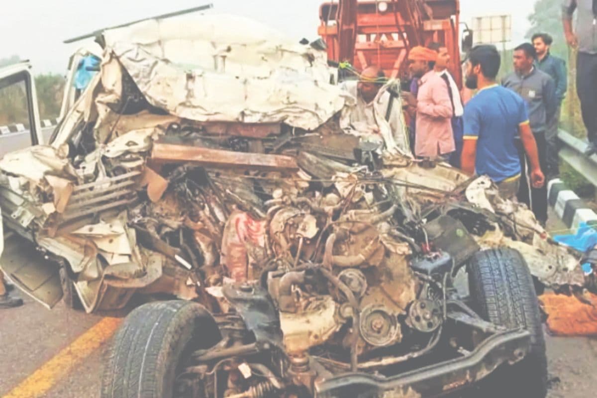 गया लौटते समय लखनऊ-आगरा एक्सप्रेसवे पर पिता और जुड़वां बेटों की मौत, एक बेटे की अगले महीने होनी थी शादी