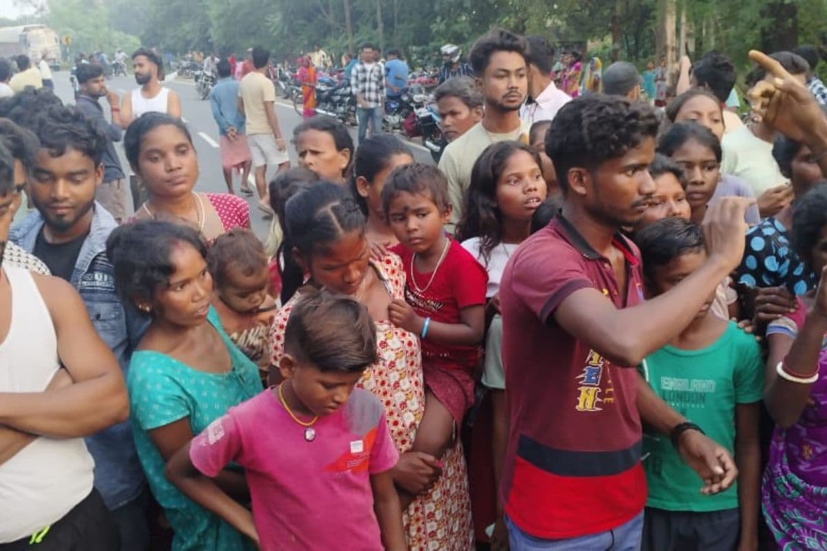 Jamtara Road Accident: जतरा मेला देखकर लौट रहे बाइक सवार दो युवकों की सड़क हादसे में मौत, तीन घंटे जाम