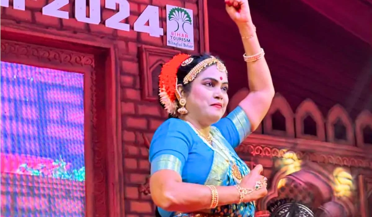 Sonepur Mela 2024: कौन हैं ये महिला IAS अधिकारी? जिनका नृत्य देख दर्शक हुए मंत्रमुग्ध