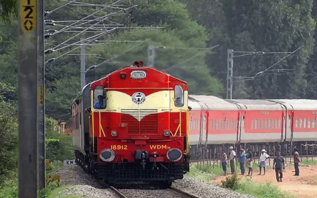 Indian Railways: झारखंड से कुंभ के लिए चलेगी ये स्पेशल ट्रेनें, अभी ही कर लें बुकिंग, यहां देखें पूरा टाइम टेबल