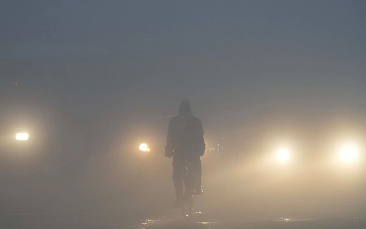 Patna Weather: पटना में ठंडी हवा ने बढ़ायी कनकनी, सुबह-शाम कोहरे ने लगाई वाहनों की रफ्तार पर ब्रेक