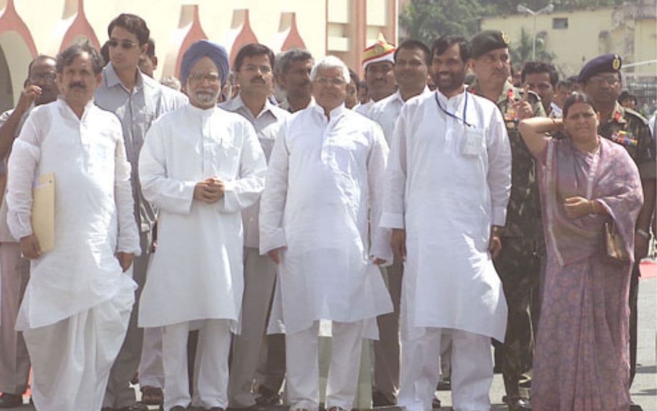 पूर्व पीएम Manmohan Singh का बिहार से गहरा था नाता, सोनिया गांधी और शिवराज पाटिल के साथ किया था एरियल सर्वे