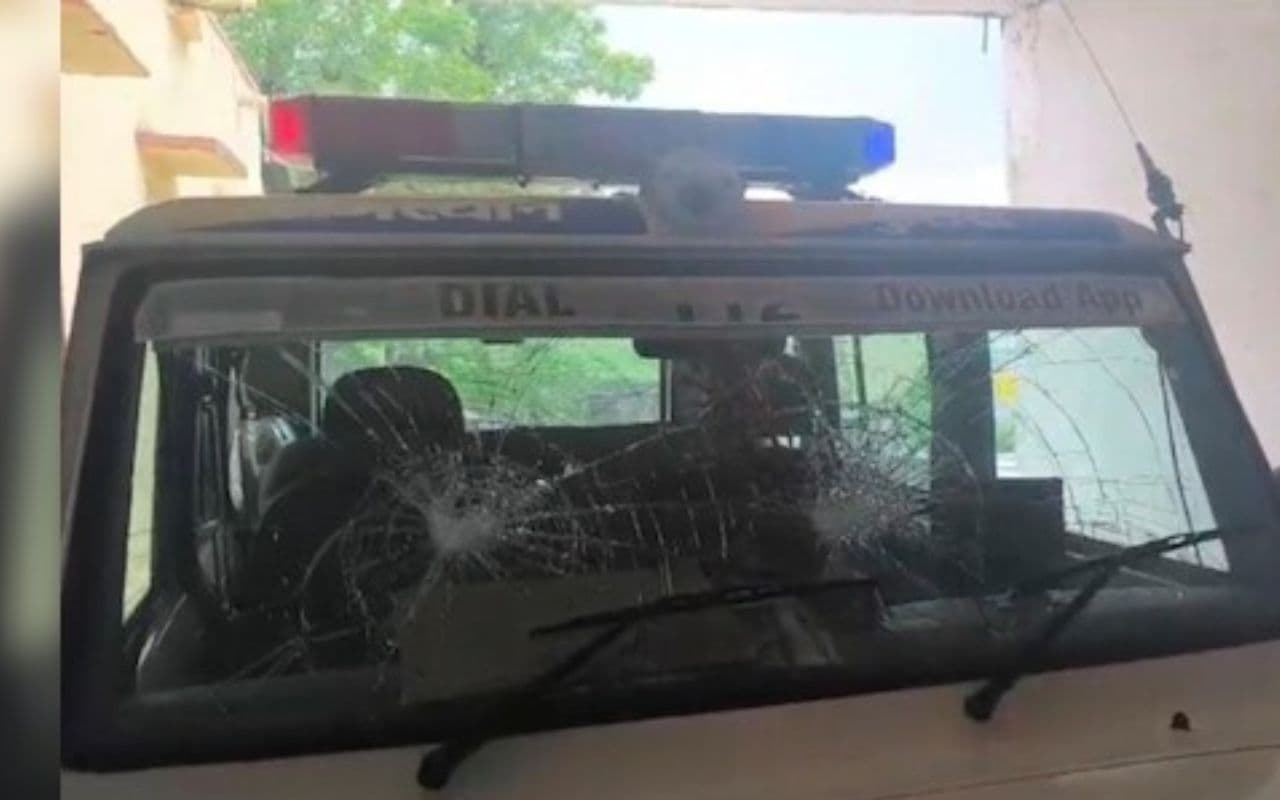 Bihar News: भोजपुर के बिहिया पुलिस गश्ती दल पर पथराव, घटना में एक दरोगा जख्मी