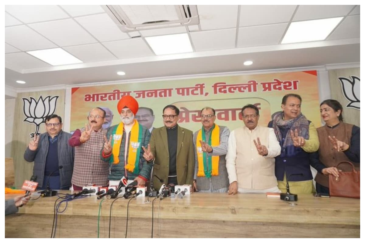 Delhi Election 2025: दिल्ली चुनाव से पहले AAP को लगा बड़ा झटका, पूर्व विधायक हुए भाजपा में शामिल