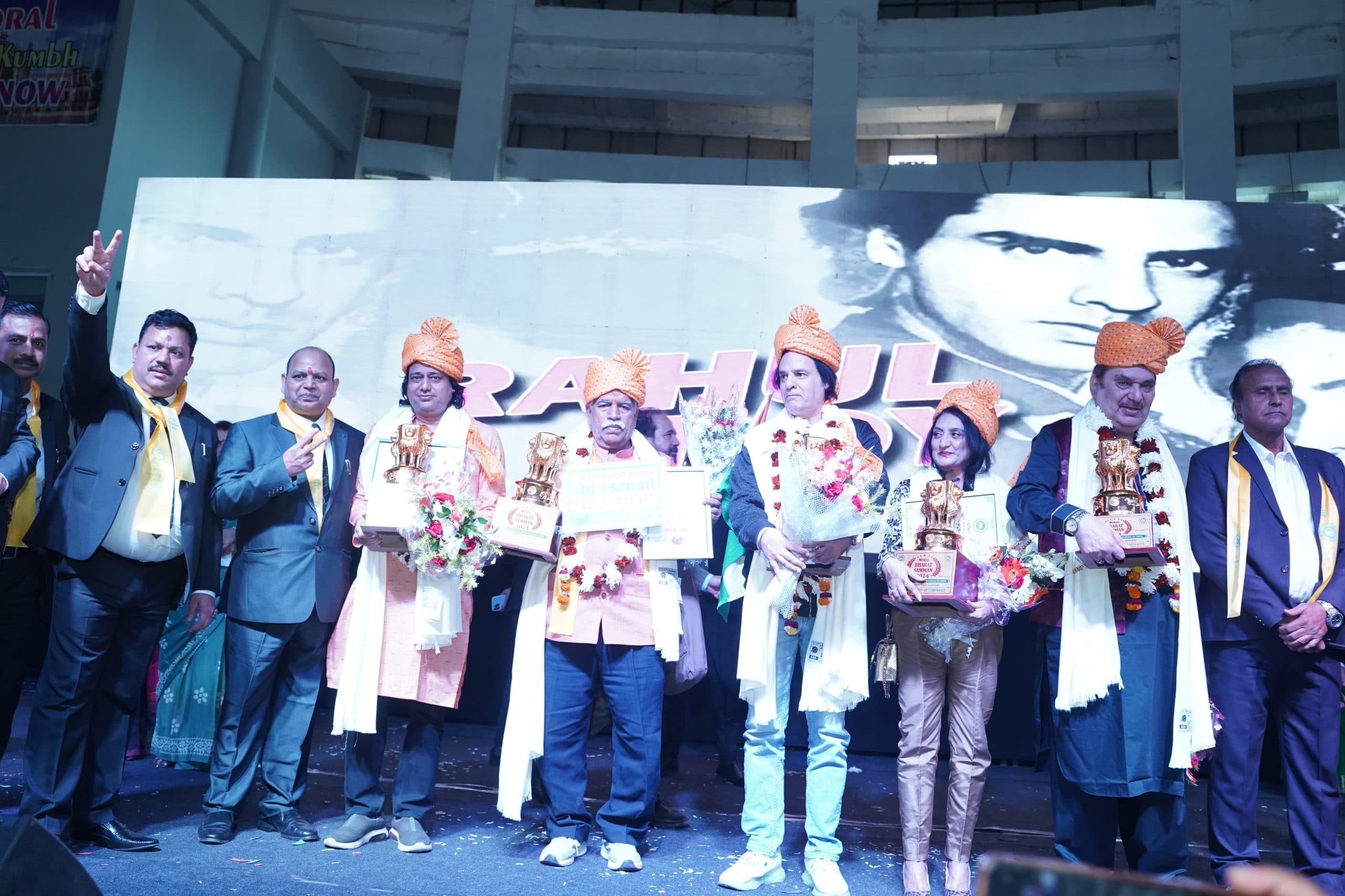 Moral Bharat Award: मोरल ग्रुप की ओर से भव्य कार्यक्रम का आयोजन, मोरल भारत सम्मान से नवाजे गये कई लोग