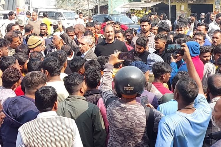 Latehar News: तीन दिन से लापता नाबालिग लड़की का शव कुएं से बरामद, परिजनों ने जाम किया NH