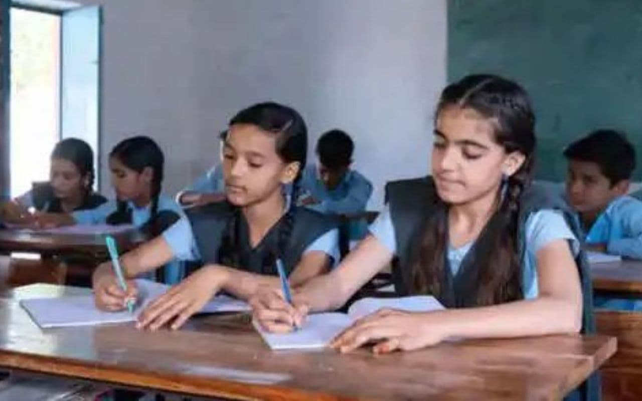 भागलपुर के 20 स्कूलों में NTPC इंस्टॉल करेगा स्मार्ट क्लास, जानें जिले के कितने विद्यालयों में बनेगा पुस्तकालय