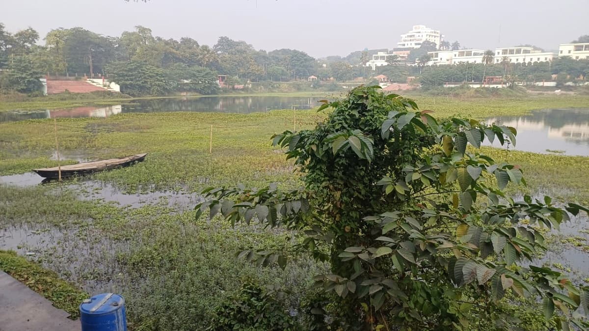 Munger news : सात वर्ष में सात करोड़ खर्च, फिर भी नहीं बदला रानी तालाब का स्वरूप