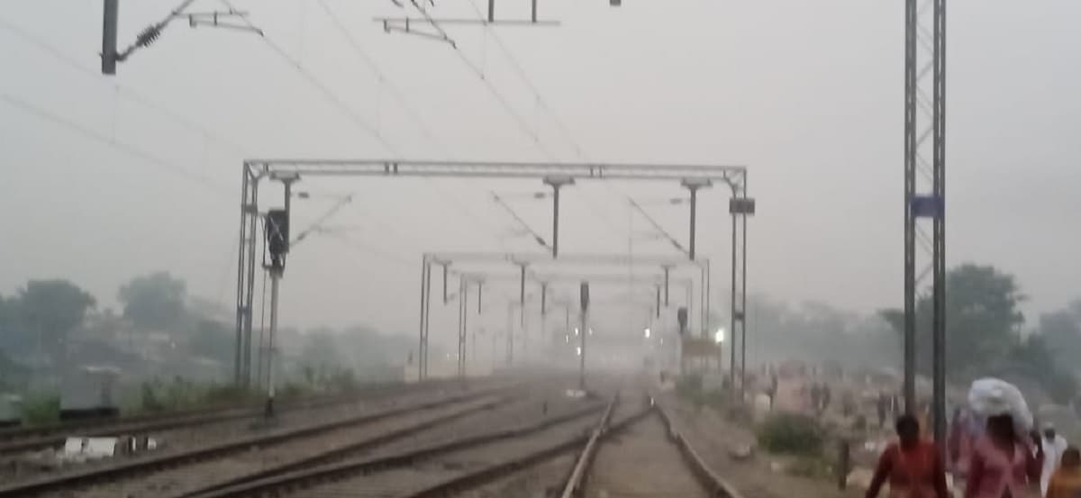 Saharsa news : फाॅग डिवाइस सिस्टम से लैस ट्रेनों की रफ्तार होगी 75 किमी प्रति घंटा