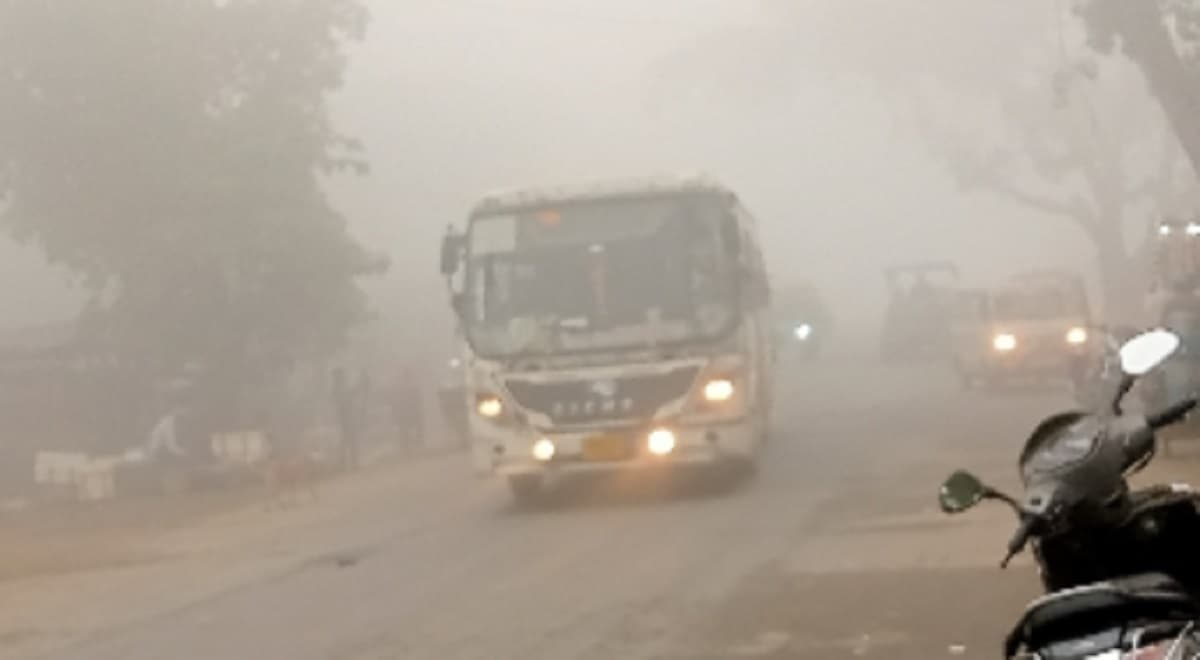 Saharsa news : कोहरा घना है, जीवन भी अनमोल है, संभल कर चलाएं वाहन