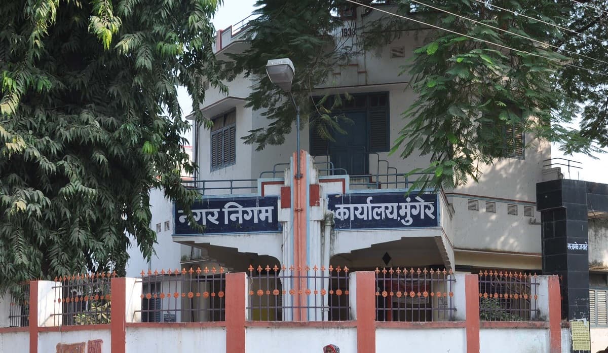 Munger news : 2700 लक्ष्य के विरुद्ध अब तक 204 गरीबों का ही बना है पक्का मकान