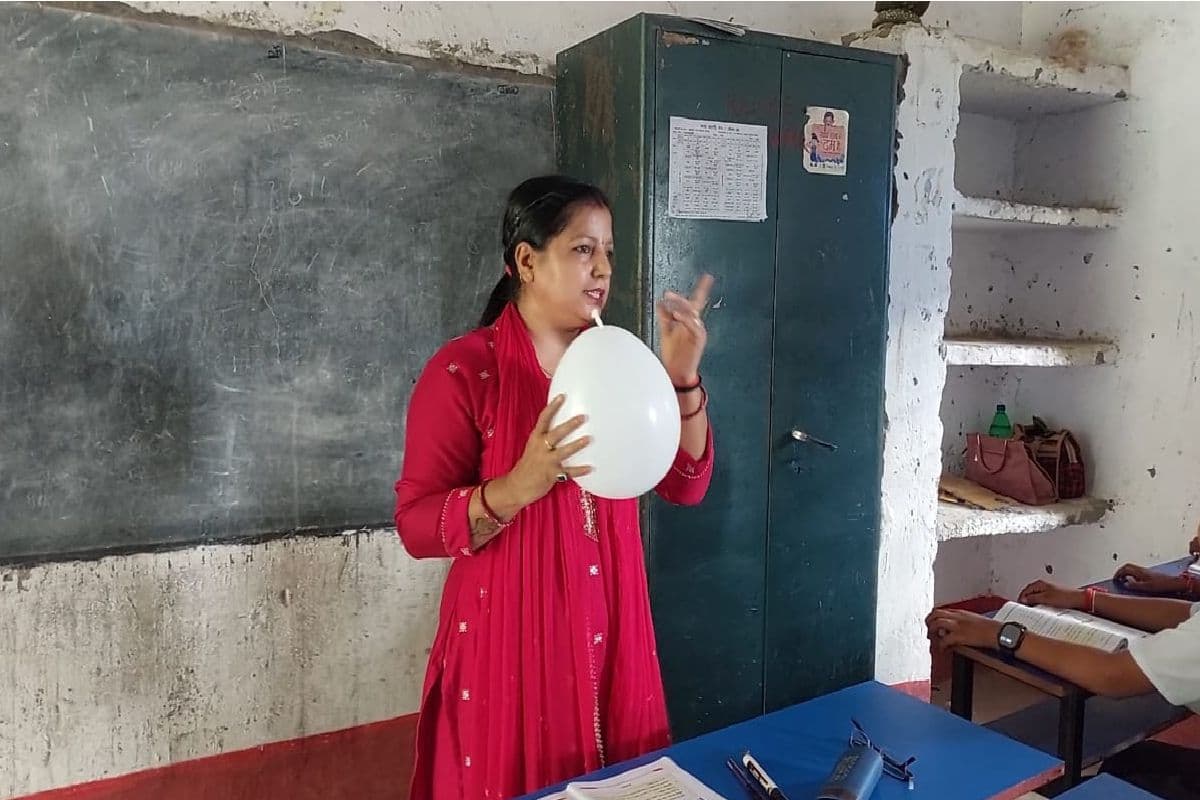 Jamui: अनोखे अंदाज में पढ़ाने के लिए फेमस हैं ये टीचर, गणित विषय को भी बना दिया है मजेदार