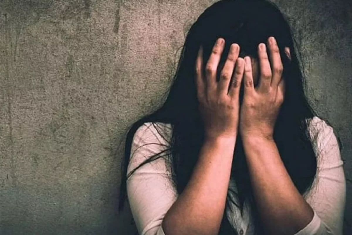 Muzaffarpur: सरकारी योजनाओं का लाभ देने के बदले महिलाओं से संबंध बनता था मुखिया, वीडियो हुआ वायरल तो मचा बवाल Muzaffarpur: सरकारी योजनाओं का लाभ देने के बदले महिलाओं से संबंध बनता था मुखिया, वीडियो हुआ वायरल तो मचा बवाल