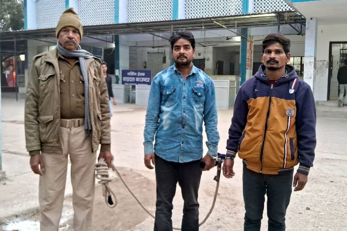 Muzaffarpur के बियाडा में ट्रक से एक करोड़ की विदेशी शराब बरामद, दो धंधेबाज गिरफ्तार