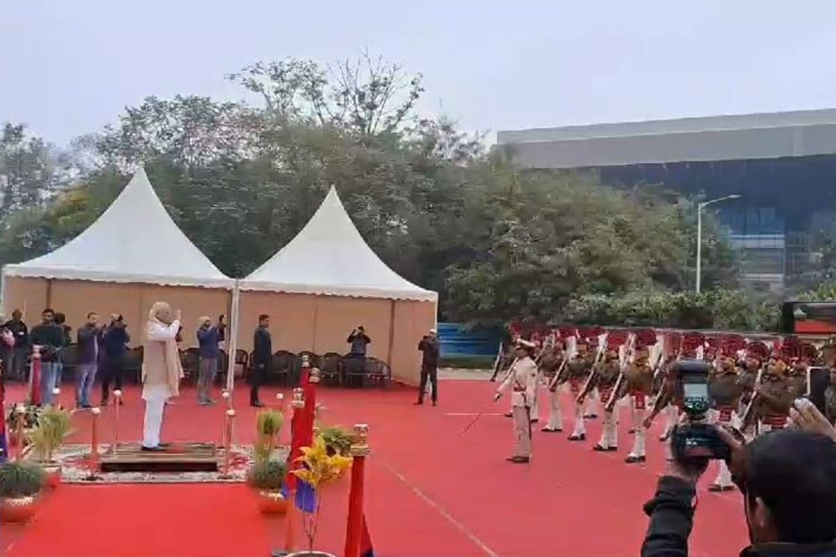 पटना पहुंचे नवनियुक्त राज्यपाल आरिफ मोहम्मद खान, एयरपोर्ट पर दिया गया गॉर्ड ऑफ ऑनर