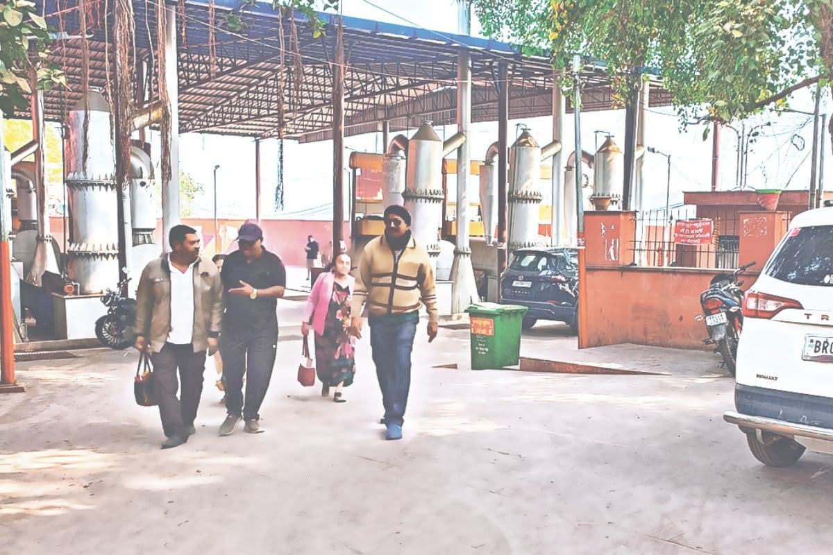 Gaya: तीन साल पहले लगा था क्रिमेशन मशीन, लेकिन ठीक ढ़ंग से नहीं होता अंतिम संस्कार, कौन जिम्मेदार?