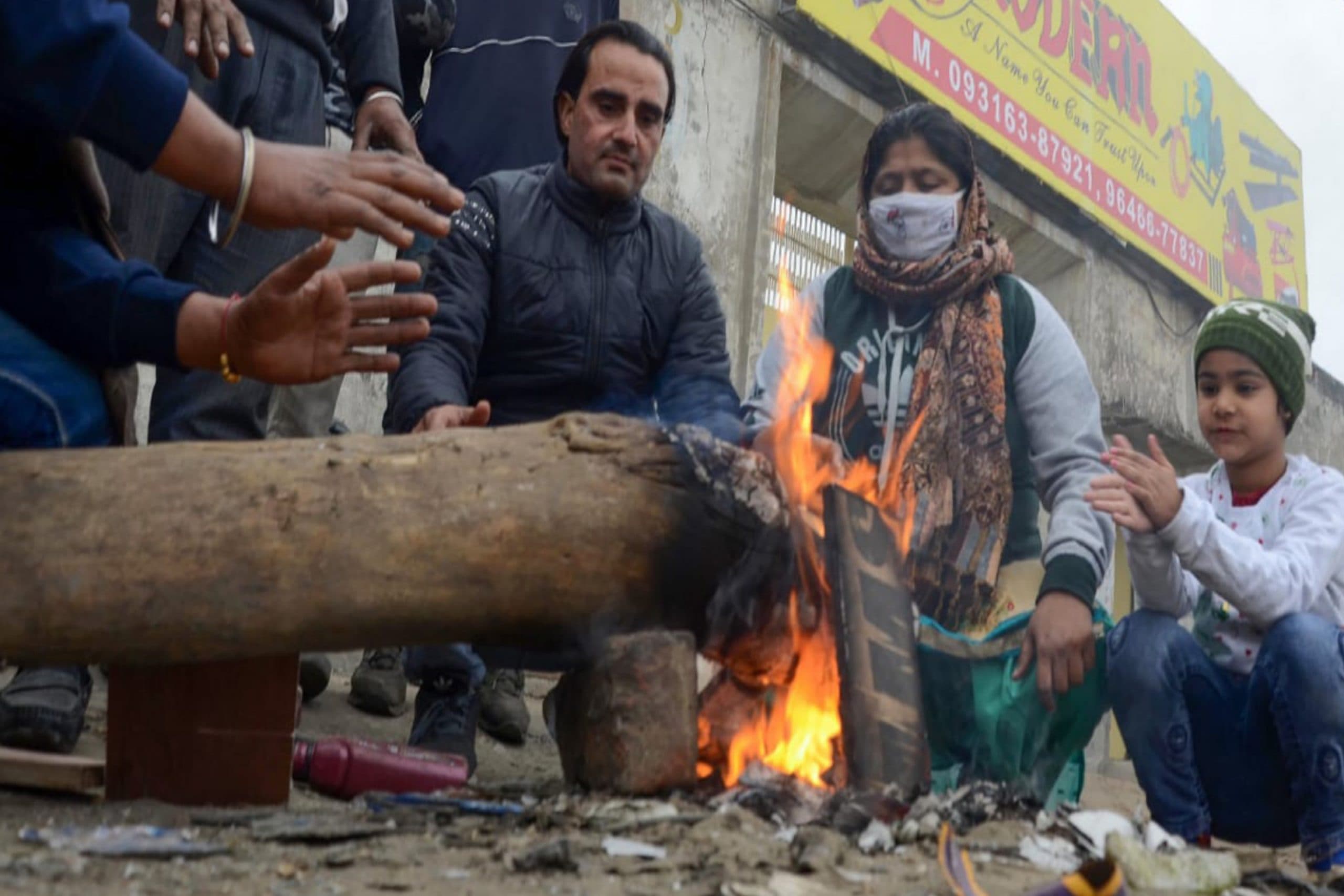 Muzaffarpur Weather: पछुआ हवा ने बढ़ाई कनकनी, 8 डिग्री तक गिरा तापमान, जानिए अगले 4 दिन कैसा रहेगा मौसम का हाल?