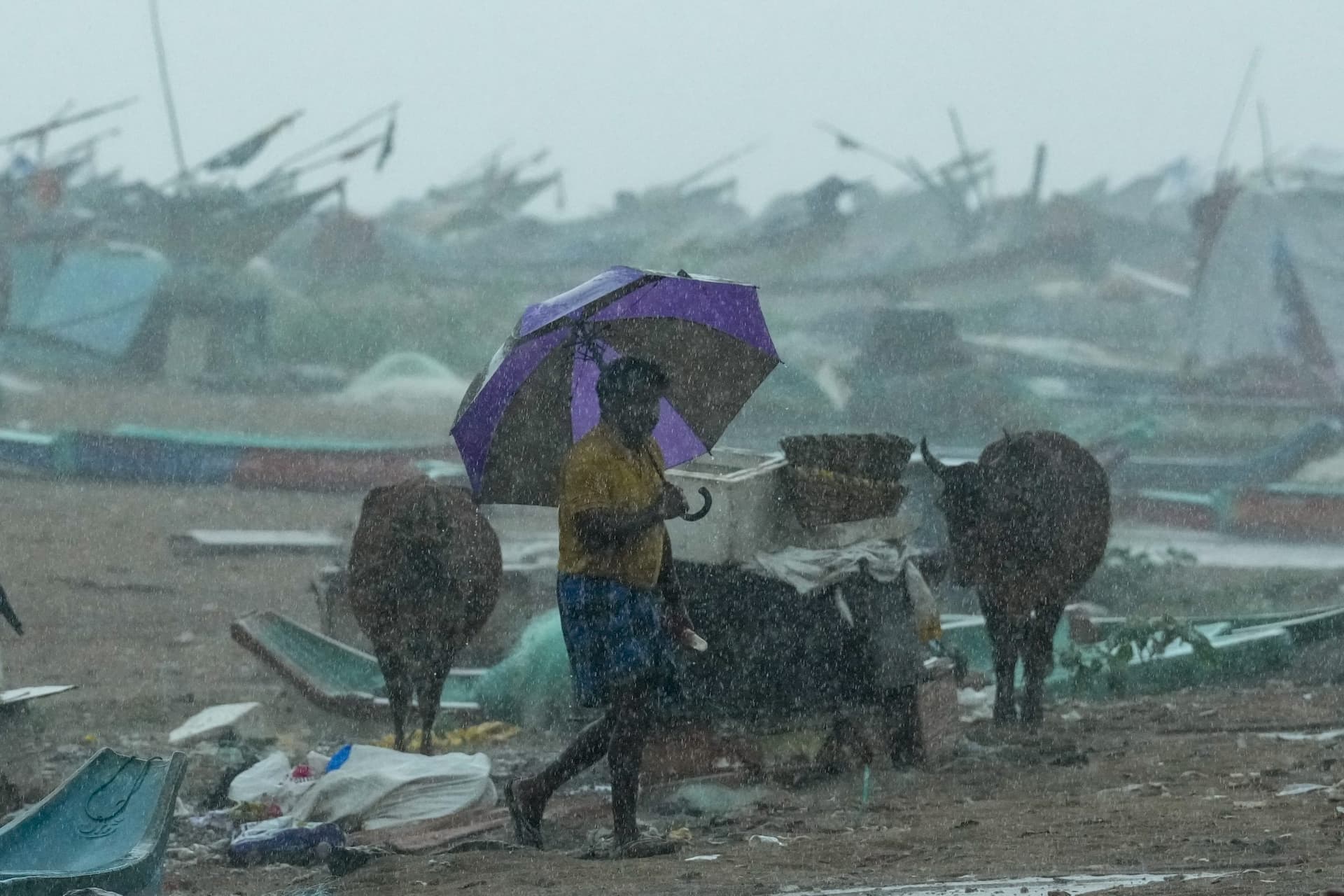 Aaj Ka Mausam: बंगाल की खाड़ी में निम्न दबाव का क्षेत्र सक्रिय, इन राज्यों में बारिश का अलर्ट, जानें 7 दिनों का मौसम