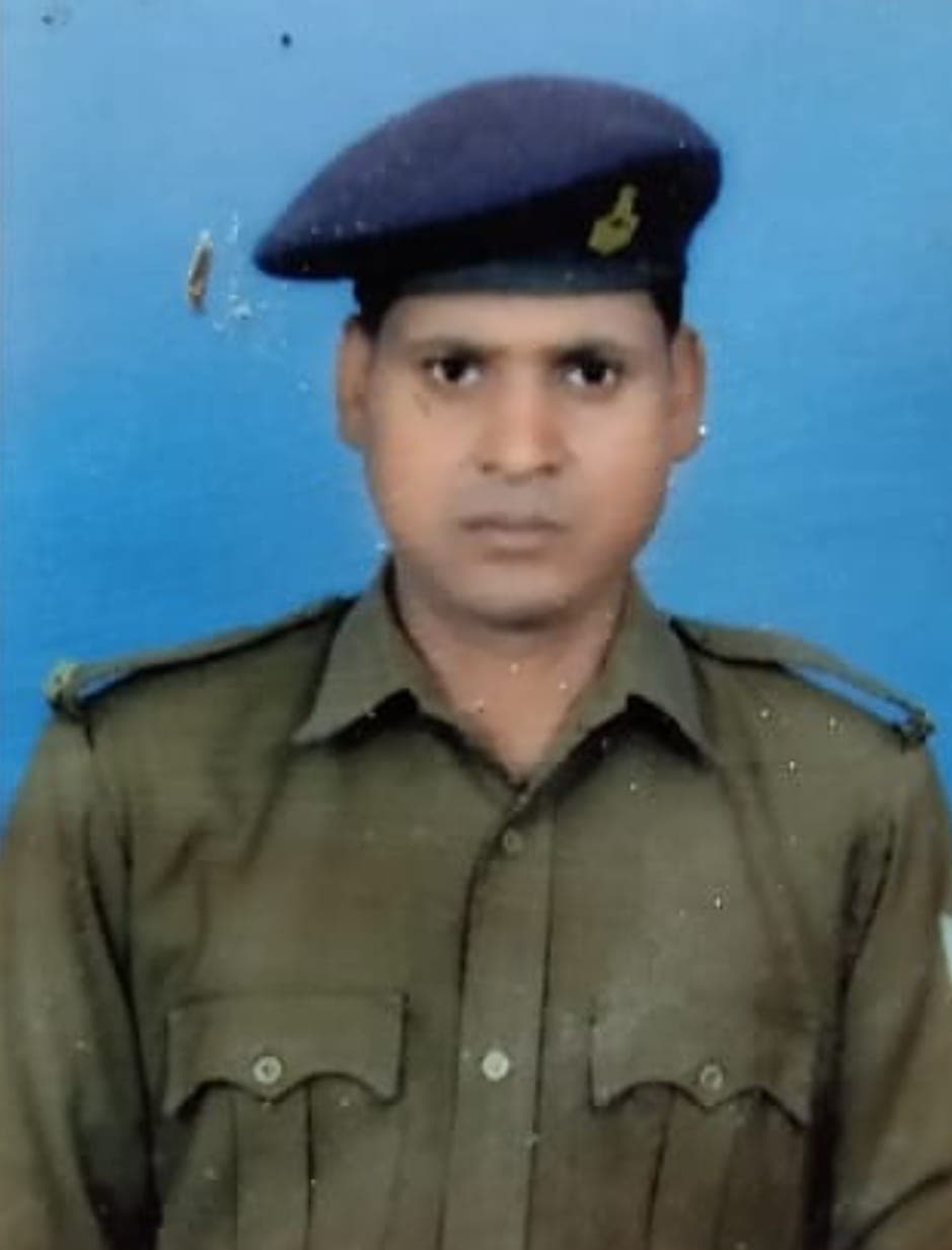 Golmuri Police line : बैरक की सीढ़ी से गिर कर आरक्षी की मौत मामले में हवलदार व दो आरक्षी पर हत्या का केस दर्ज 