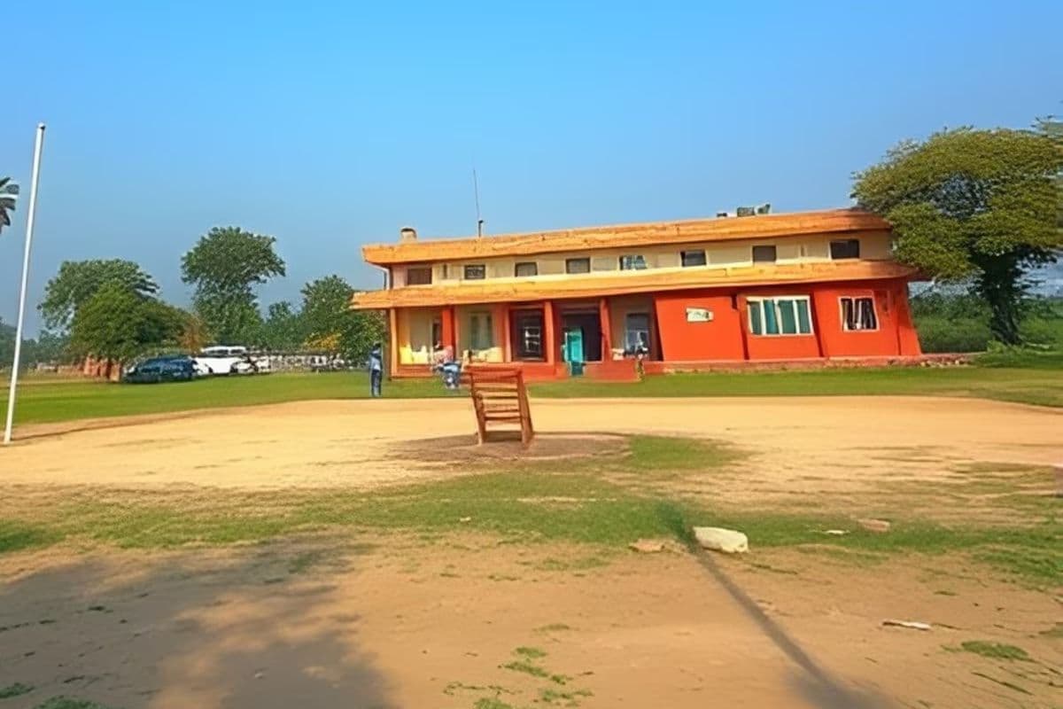 हद है! मोतिहारी में भू-माफियाओं ने बेच दी सरकारी स्कूल की जमीन, ऐसे किया कारनामा