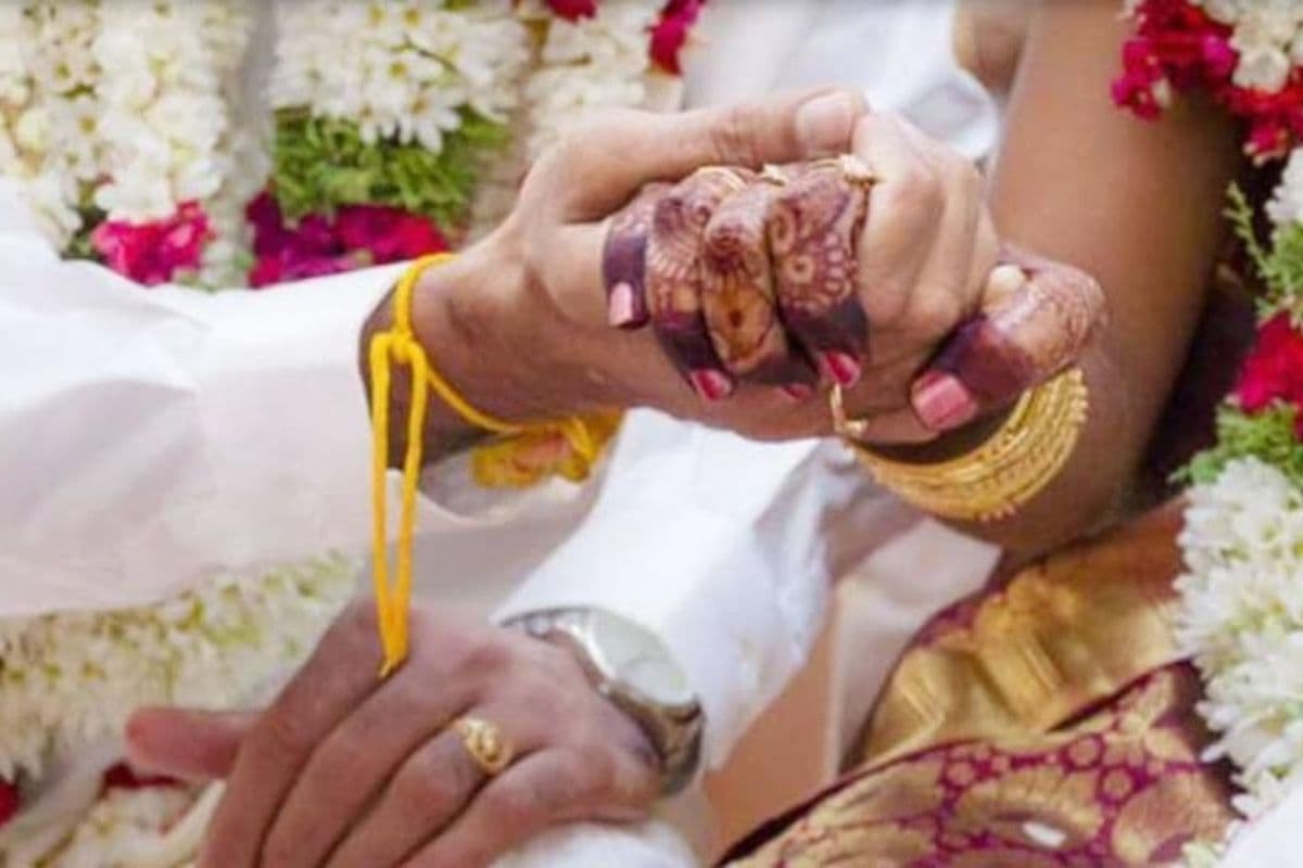 Motihari: दरवाजे पर खड़ी थी बेटी की बारात, अज्ञात वाहन ने ली पिता की जान, बारातियों ने पेश किया मिसाल Motihari: दरवाजे पर खड़ी थी बेटी की बारात, अज्ञात वाहन ने ली पिता की जान, बारातियों ने पेश किया मिसाल