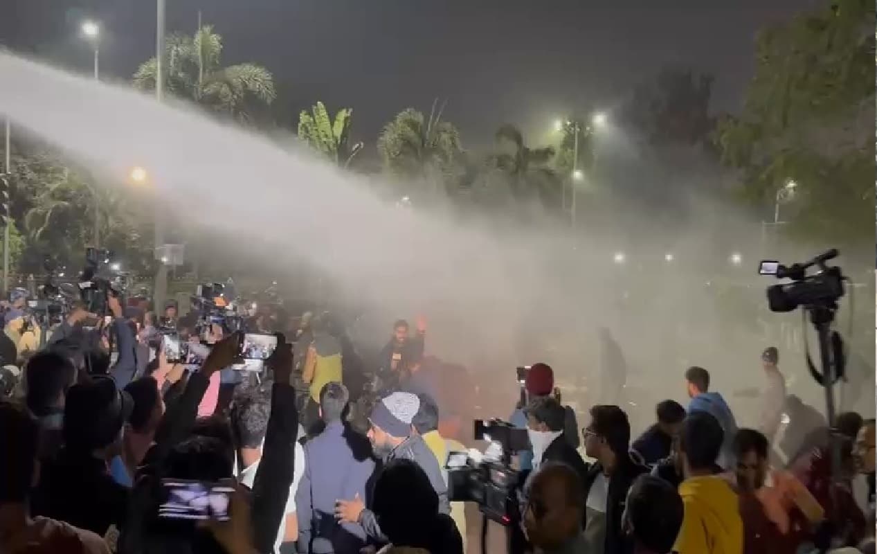 BPSC Students Protest: जेपी गोलंबर पर बीपीएससी अभ्यर्थियों पर लाठीचार्ज, पानी की बौछार