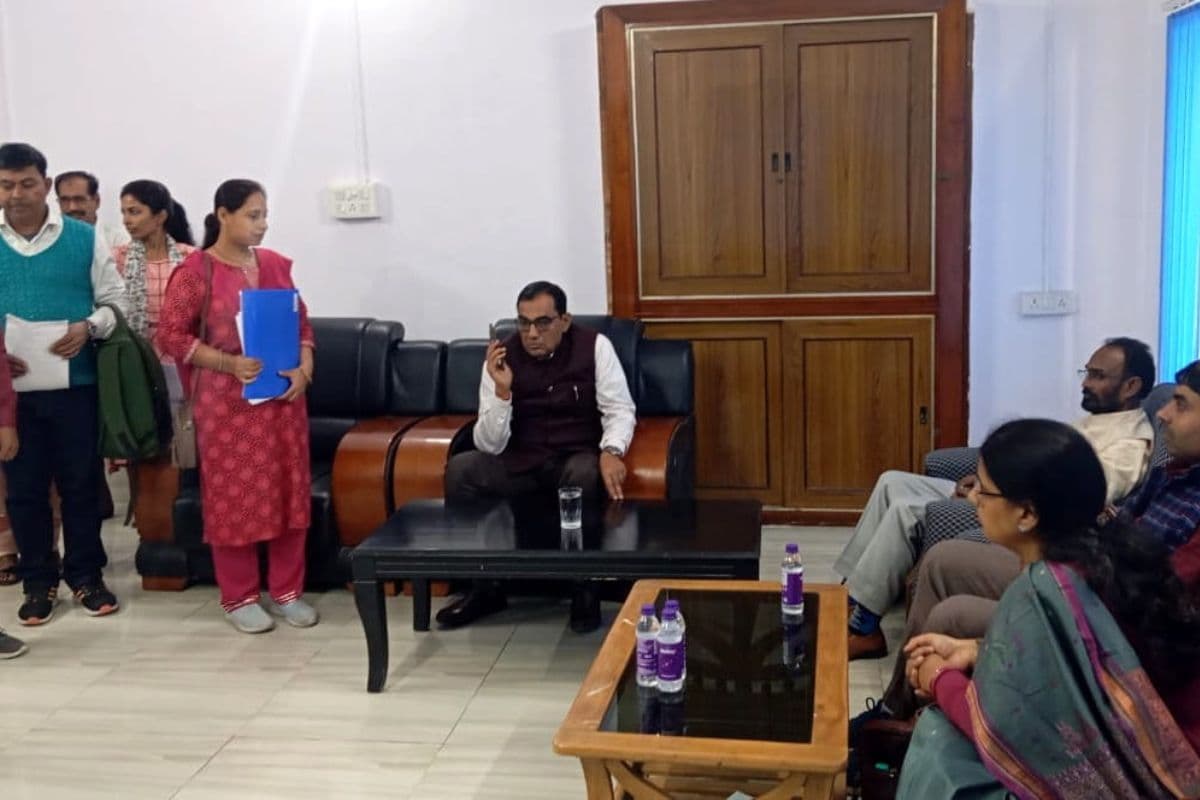 BRABU: विश्वविद्यालय में छात्रों ने खोला परीक्षा परिणाम और प्रमाणपत्रों का पेंच, सुनाई समस्याएं