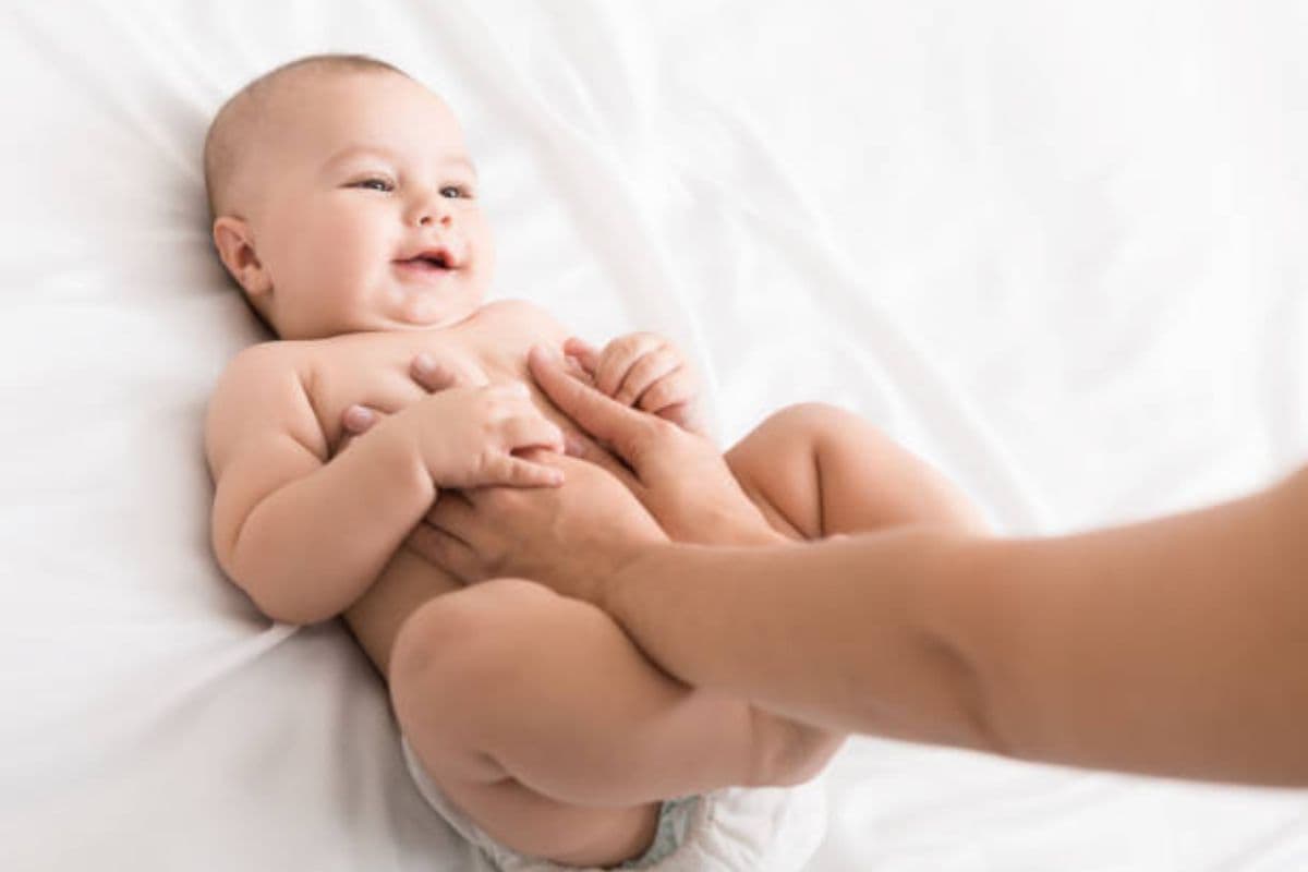 Parenting Tips: सर्दियों में इस तरह करें बच्चे की मालिश, नहीं लगेगी ठंड