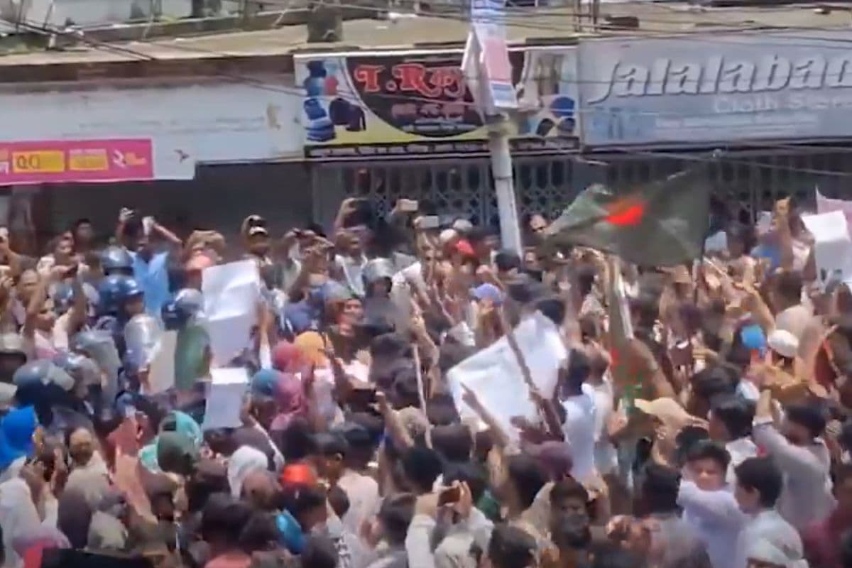 Bangladesh में फिर आंदोलन की सुगबुगाहट, छात्रों ने संविधान बदलने की कर दी मांग