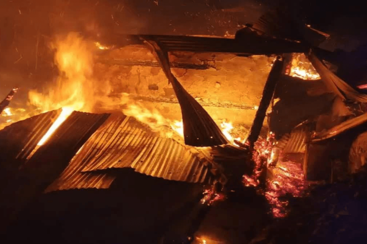 Bettiah News: घर में आग लगने से एकसाथ मां-बेटी की जलकर मौत, 5 लाख की संपत्ति का नुकसान