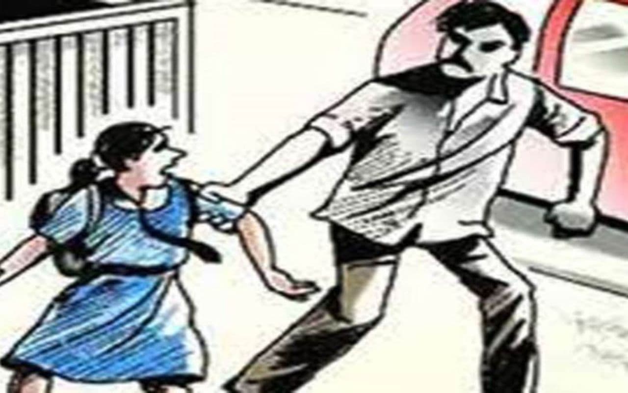 Bhagalpur News: ट्रेन में महिला के बच्चों से घुल मिल गया अंजान व्यक्ति, फिर साथ ले गया बिहपुर की बच्ची, जांच की आंच पहुंची...